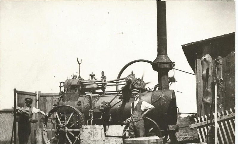 Lokomobile mit Antriebsrad und Keilriemen